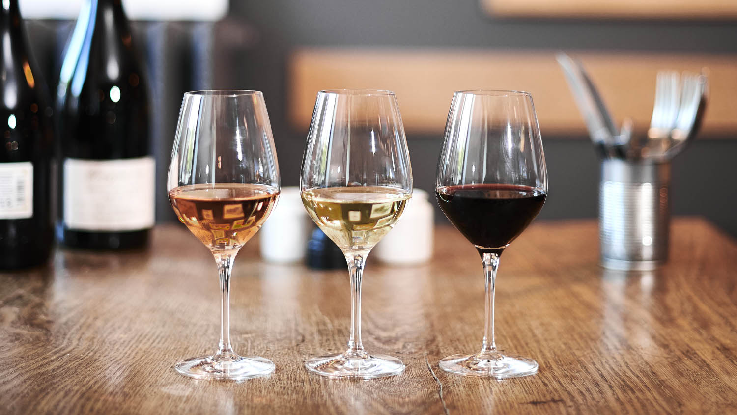 Quels sont les accessoires indispensables à la dégustation du vin ?